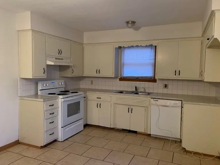 1249 S Cedarbrook Ave — Photo 5