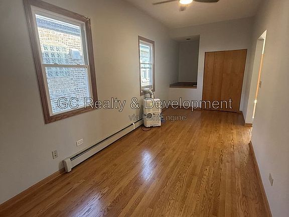 4th image of 2519 Scoville Ave
