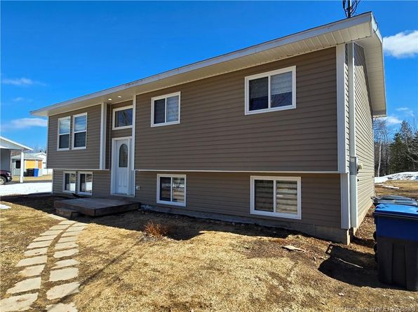 1096 Packard St, Bathurst, NB E2A 6J2