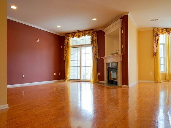 2nd image of 513 Kensington Ln