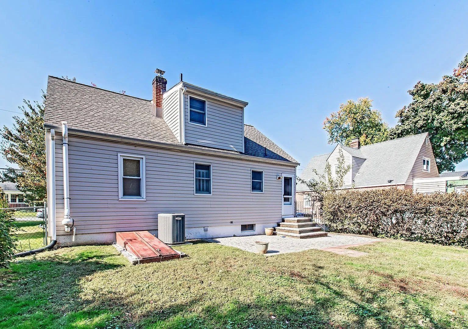 Charming 4 bedroom, 2 bath in Boxwood Addition — Photo 2
