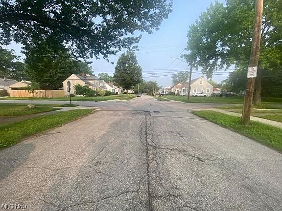 5th image of 12112 Wayland Ave