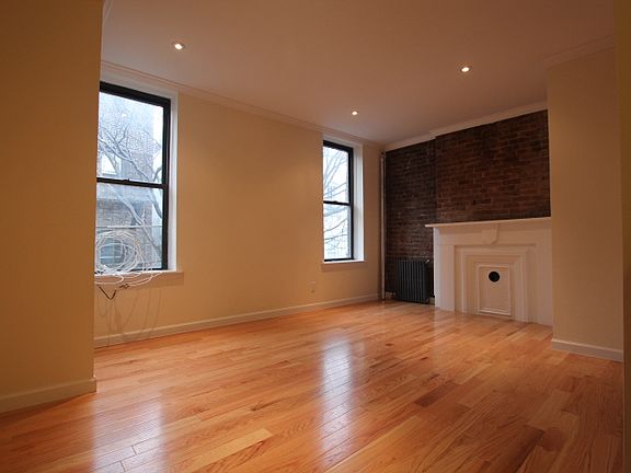 3rd image of 309 E 83rd St APT 5R