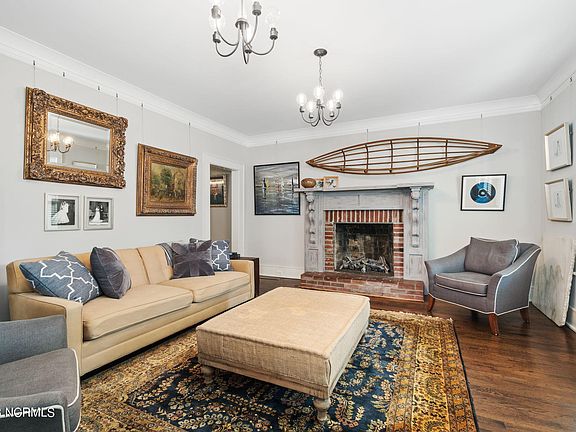 3rd image of 807 Ann Street