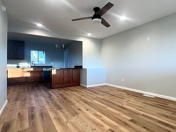 2nd image of 518 S Clearview Pl