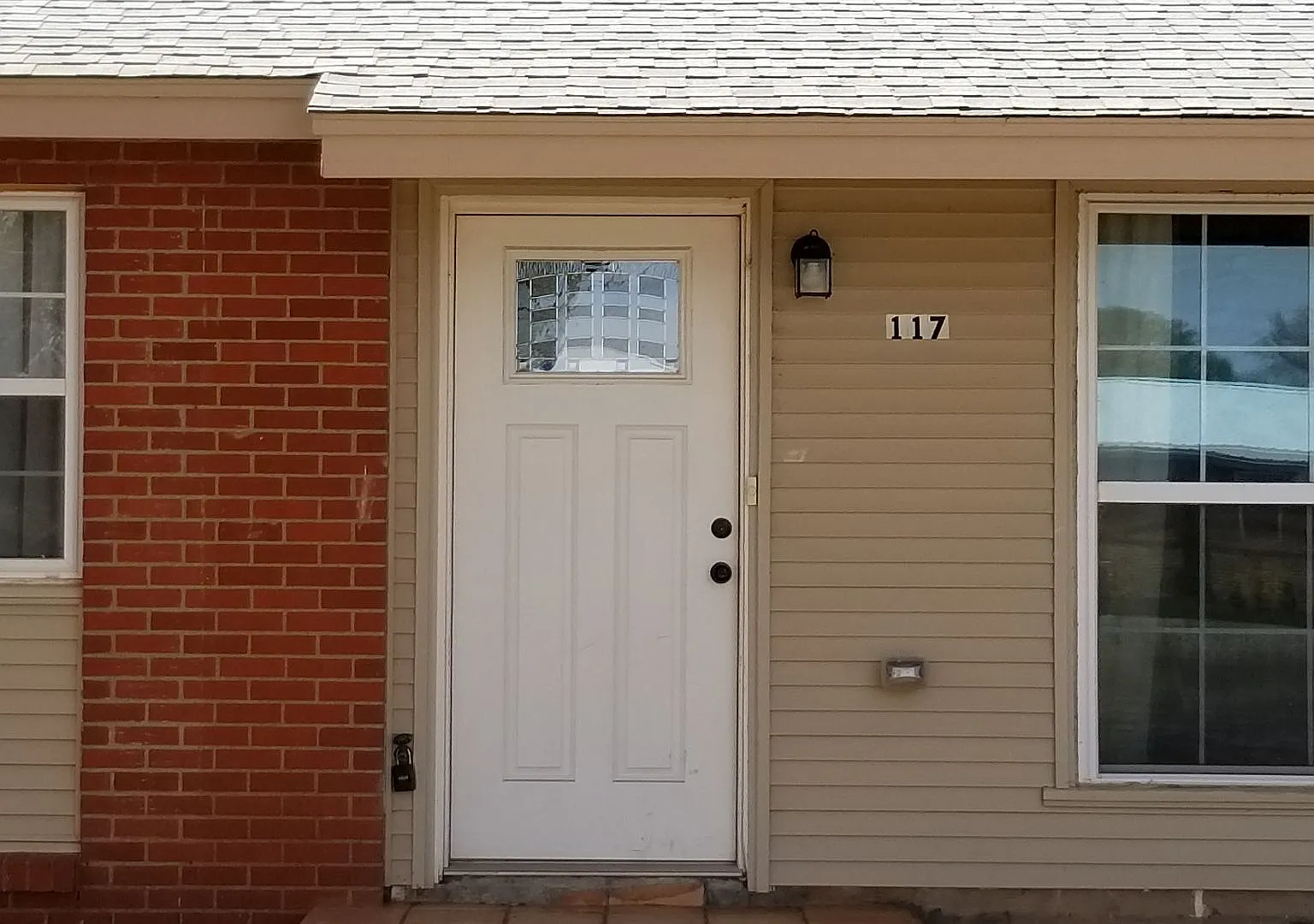 Great Location And Updated Home — Photo 3