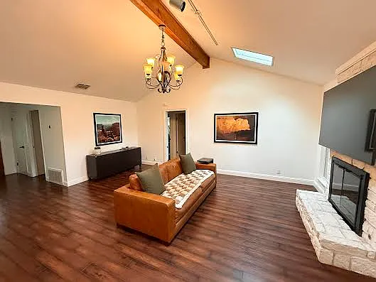 1804 Stagecoach Trl — Photo 2