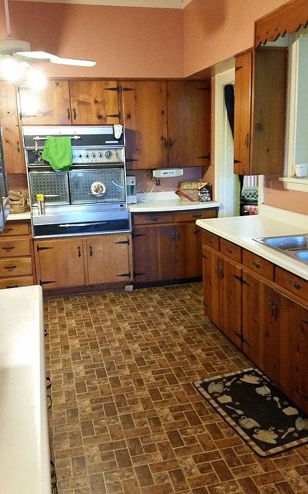 2nd image of 220 W Sherrod Ave