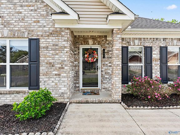 2nd image of 992 Tracey Ln
