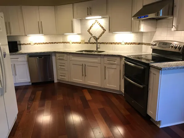 124 Hillsboro Pl, Nashville, TN 37215