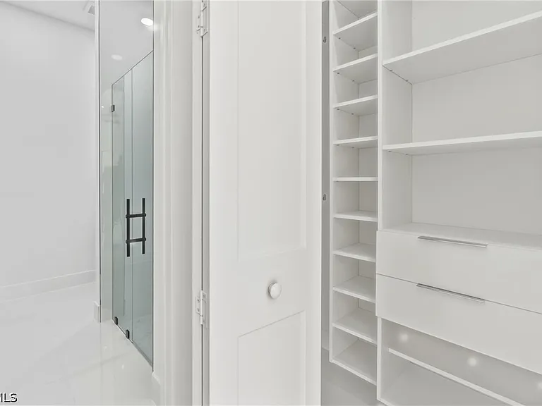 566 Eisenhower Blvd — Photo 25