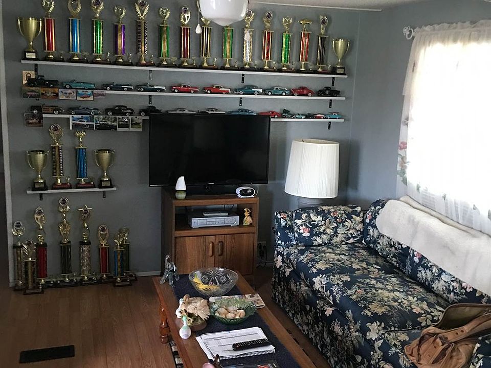lining room