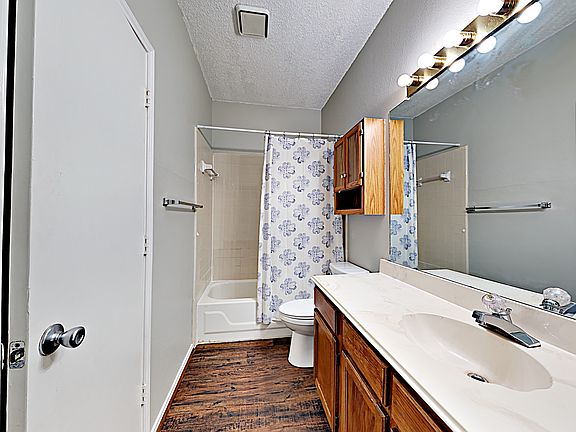 4th image of 815 Melville Dr