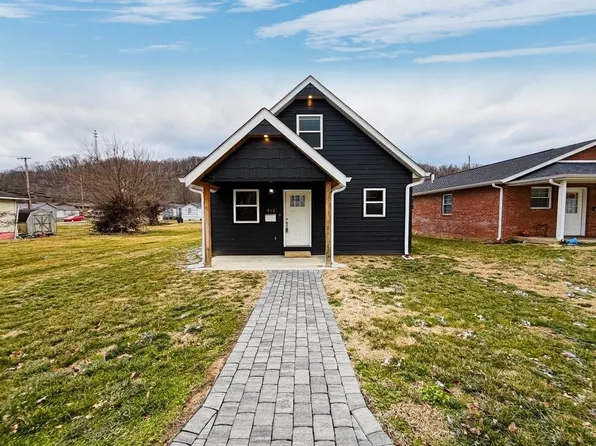 913 S 8th St, Ironton, OH 45638