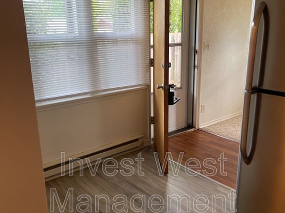 4th image of 3823 E McLoughlin Blvd