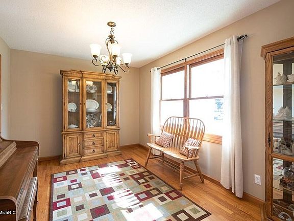 4th image of 3947 Kristine St