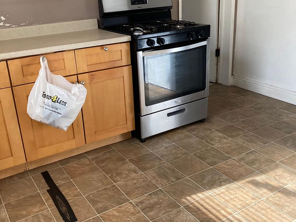 1st image of 327 E Acacia St APT 1