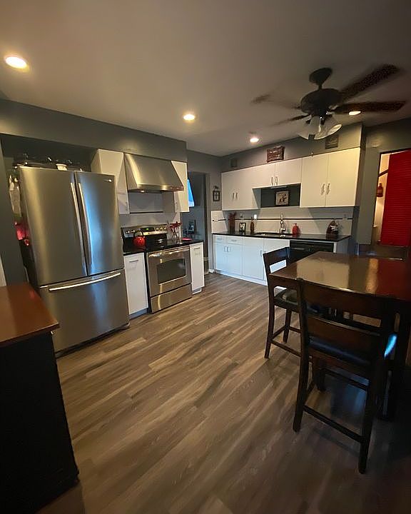 1st image of 429 Greenfield Cir