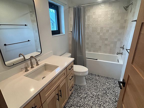 5th image of 515 Pine St
