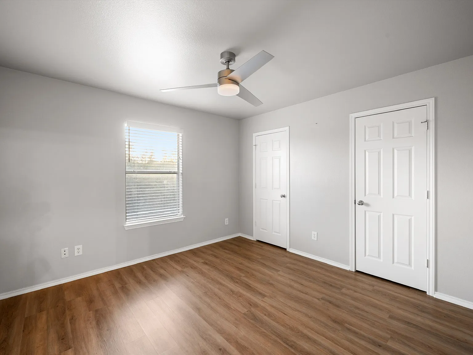 3 bed, 2.5 bath, 1450 sqft, $1,595 — Photo 2