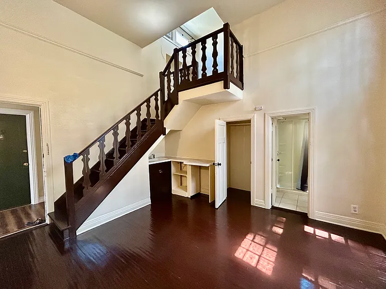 2122 Vista Del Mar Ave #28 — Photo 4