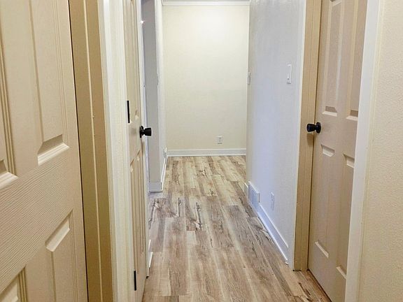 4th image of 1350 SE 60th St