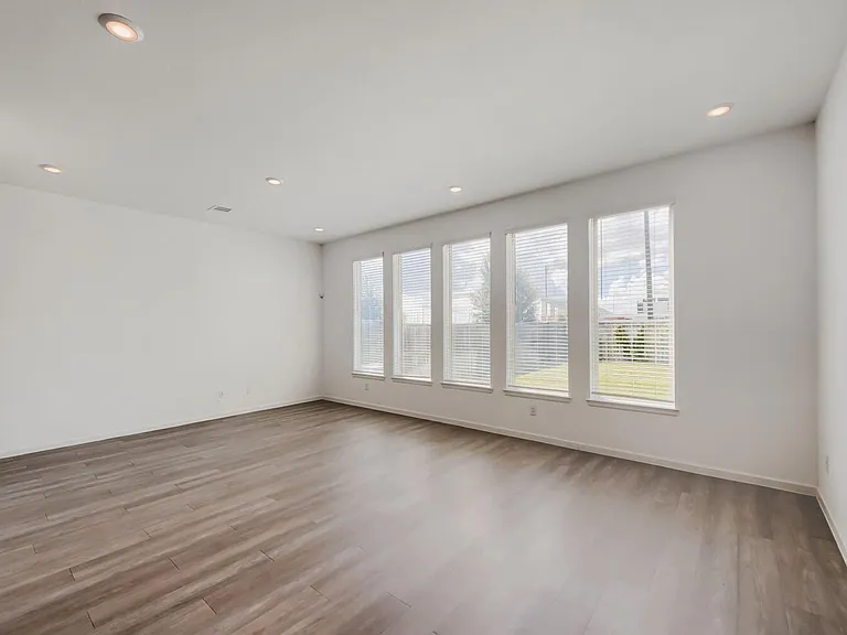4146 Balboa Dr — Photo 5