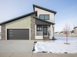 62 SW Eaton Cres, Red Deer, AB T4P3C9