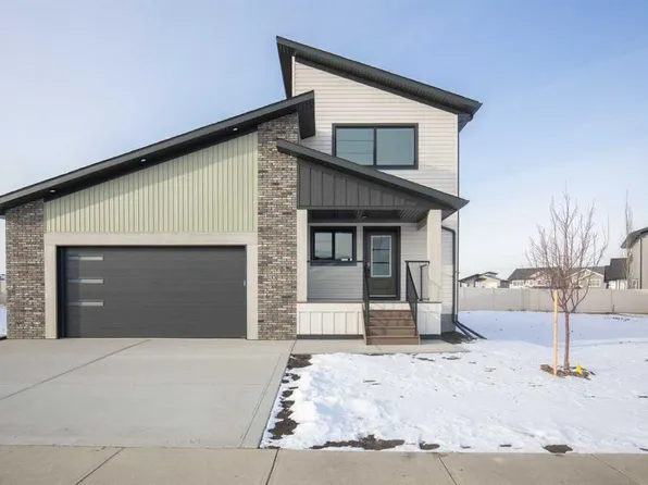 62 SW Eaton Cres, Red Deer, AB T4P 3C9