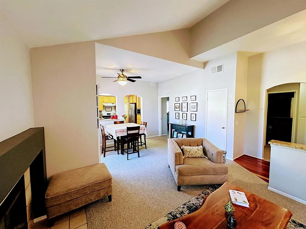 2 bed, 1.5 bath, 874 sqft, $2,700 — Photo 3