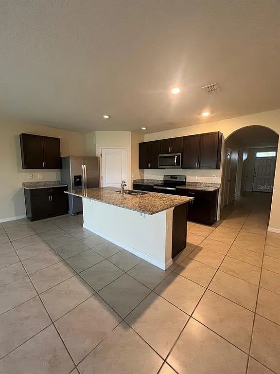 4 bed, 2.0 bath, 1436 sqft, $2,600 — Photo 4