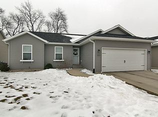 1813 Whispering Pines Ct SW, Cedar Rapids, IA 52404