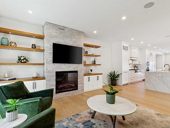 5th image of 3004 Hampton Cres SW