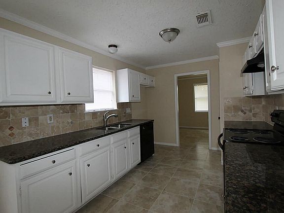 5th image of 11606 Moltere Dr