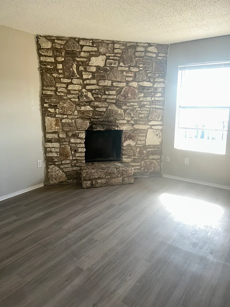 Building Photo - 606 Bracewood Cir #C