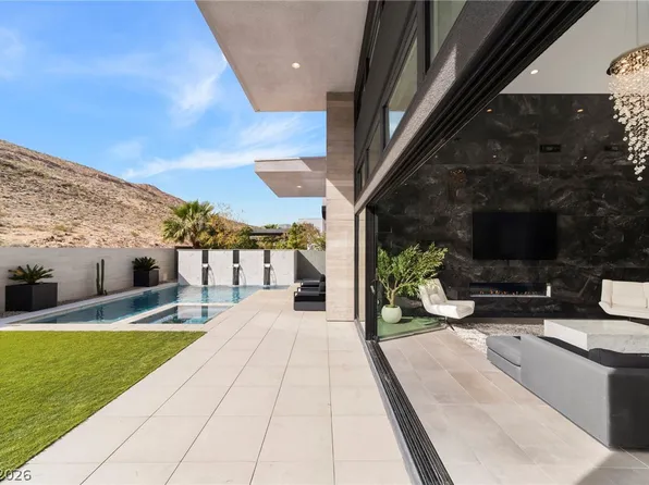 5201 Peak Climb Dr, Las Vegas, NV 89135