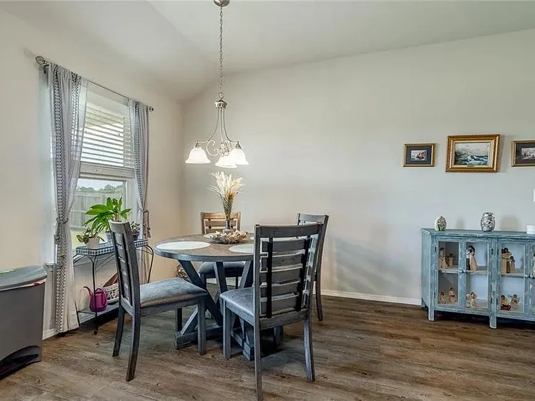 636 Woodcreek Loop — Photo 17