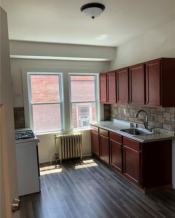 1st image of 230 N 7th Ave