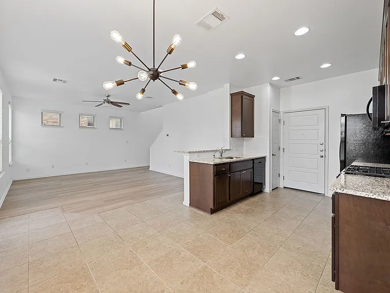 1026 Chad Loop — Photo 12