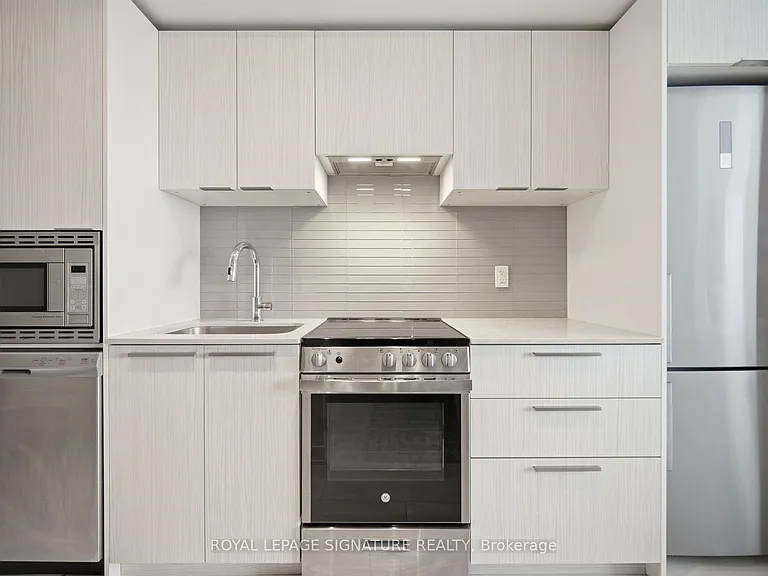 501 Yonge St #5204 — Photo 12