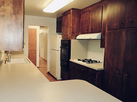 3rd image of 1002 Radcliffe Dr