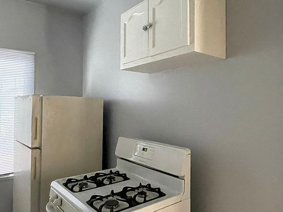 2nd image of 1140 Martin Luther King Jr Ave #5