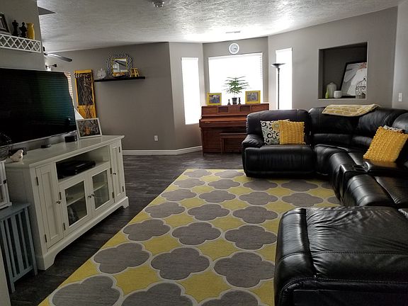 3rd image of 2238 E Loch Lomond Dr