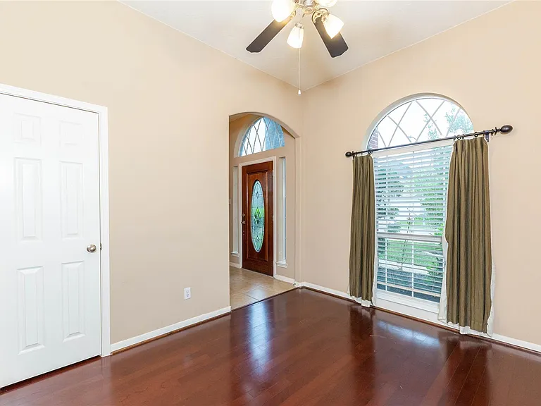 2201 Signal Hill Dr — Photo 6