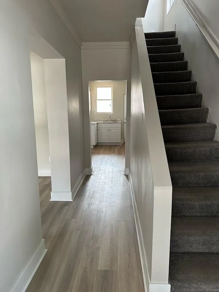 3 bed, 1300 sqft, $1,700 — Photo 2