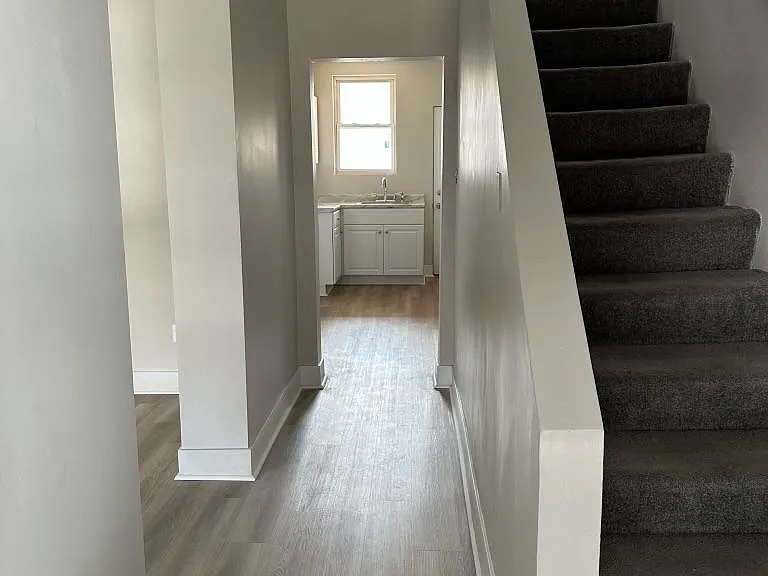 359 Kenney Ave — Photo 2