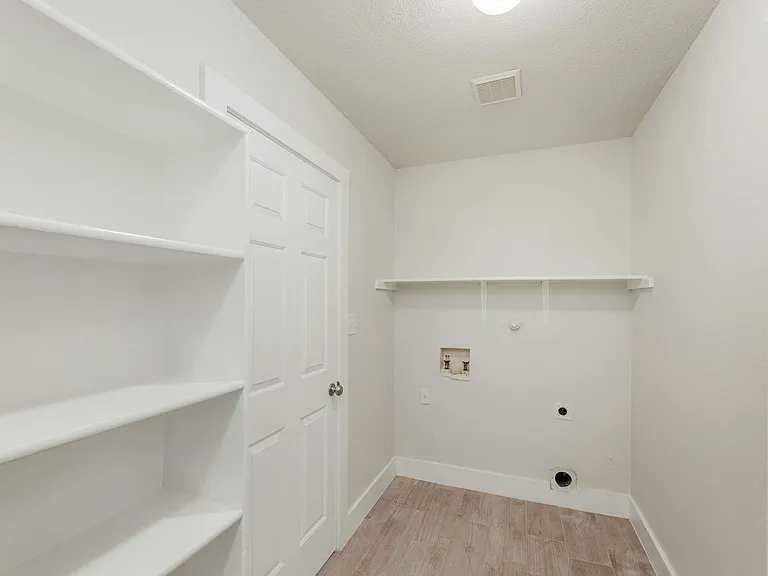 705 Catumet Dr — Photo 23