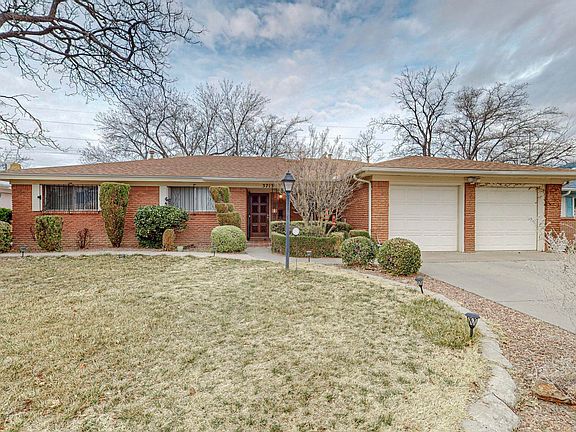3rd image of 3713 Del Mar Dr NE