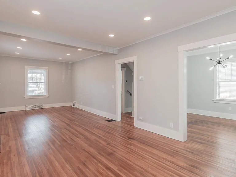 3026 Sewell St — Photo 6
