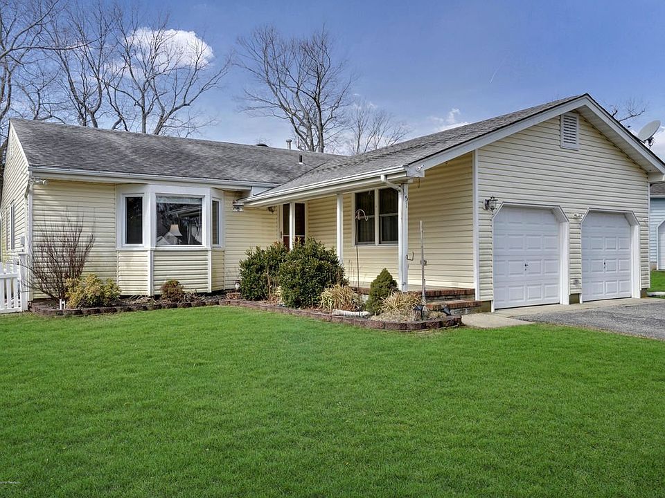 1st image of 51 Theresa Ct